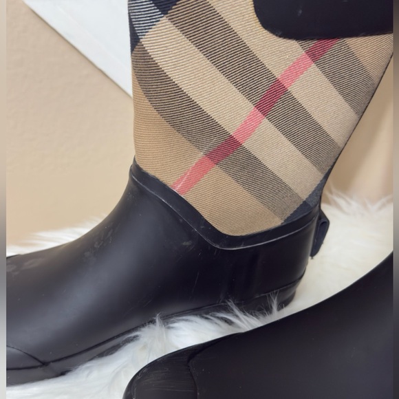 Burberry Black and Tan Plaid Rain Boots - Picture 5 of 17